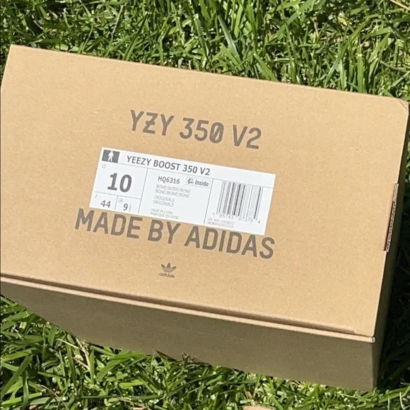 Yeezy 350 v2 Bone
